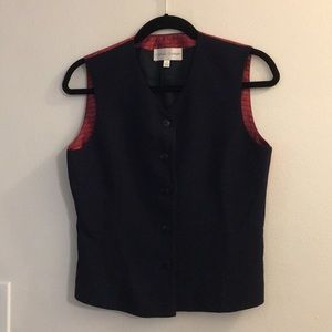 Black vest with red print back